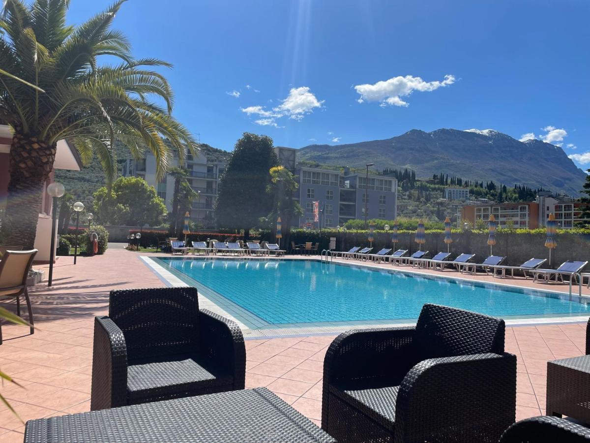 Sunlake Hotel Riva del Garda Exterior photo