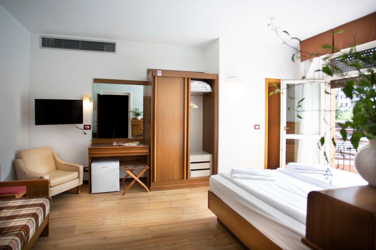 Sunlake Hotel Riva del Garda Exterior photo
