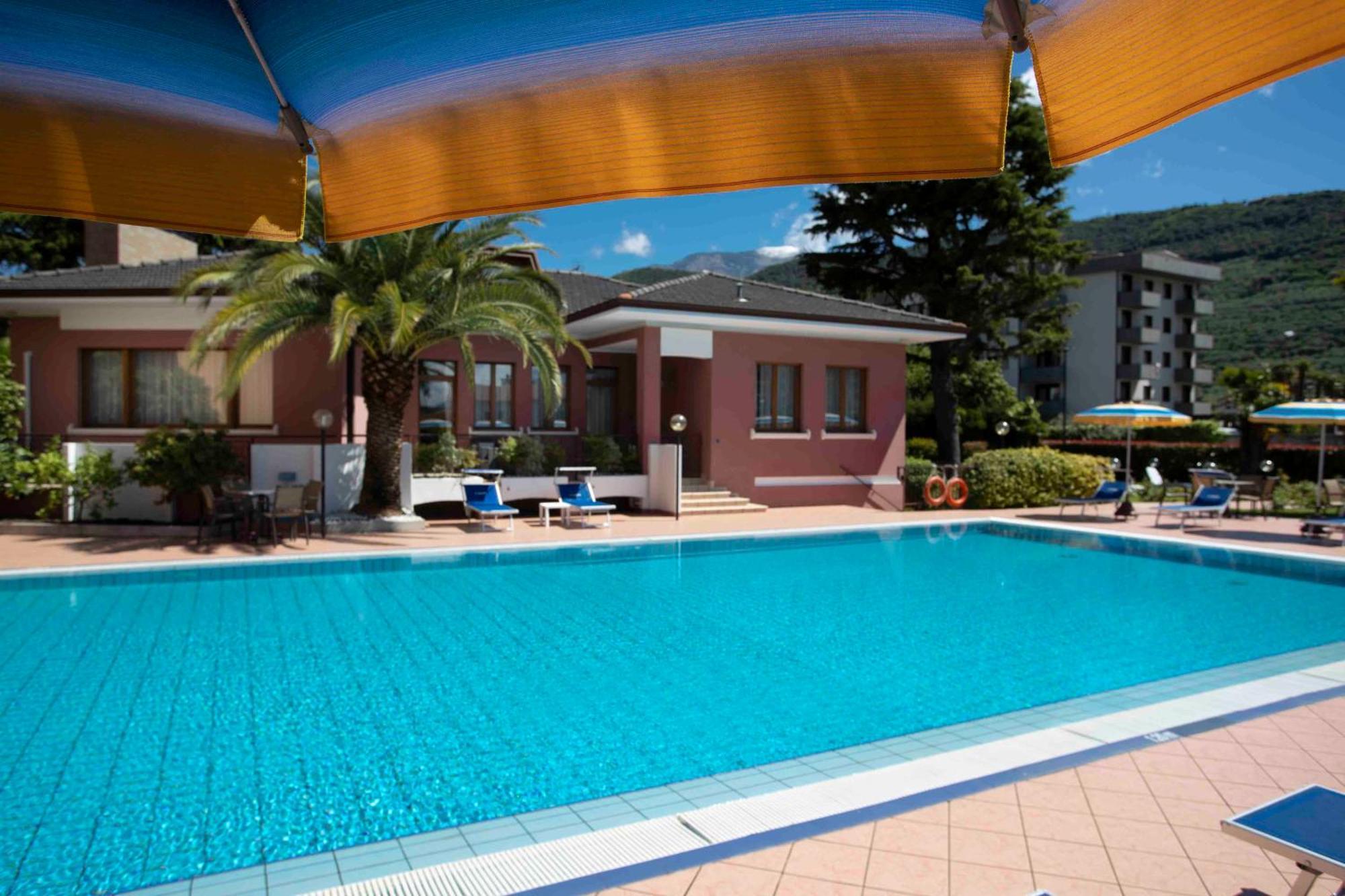 Sunlake Hotel Riva del Garda Exterior photo