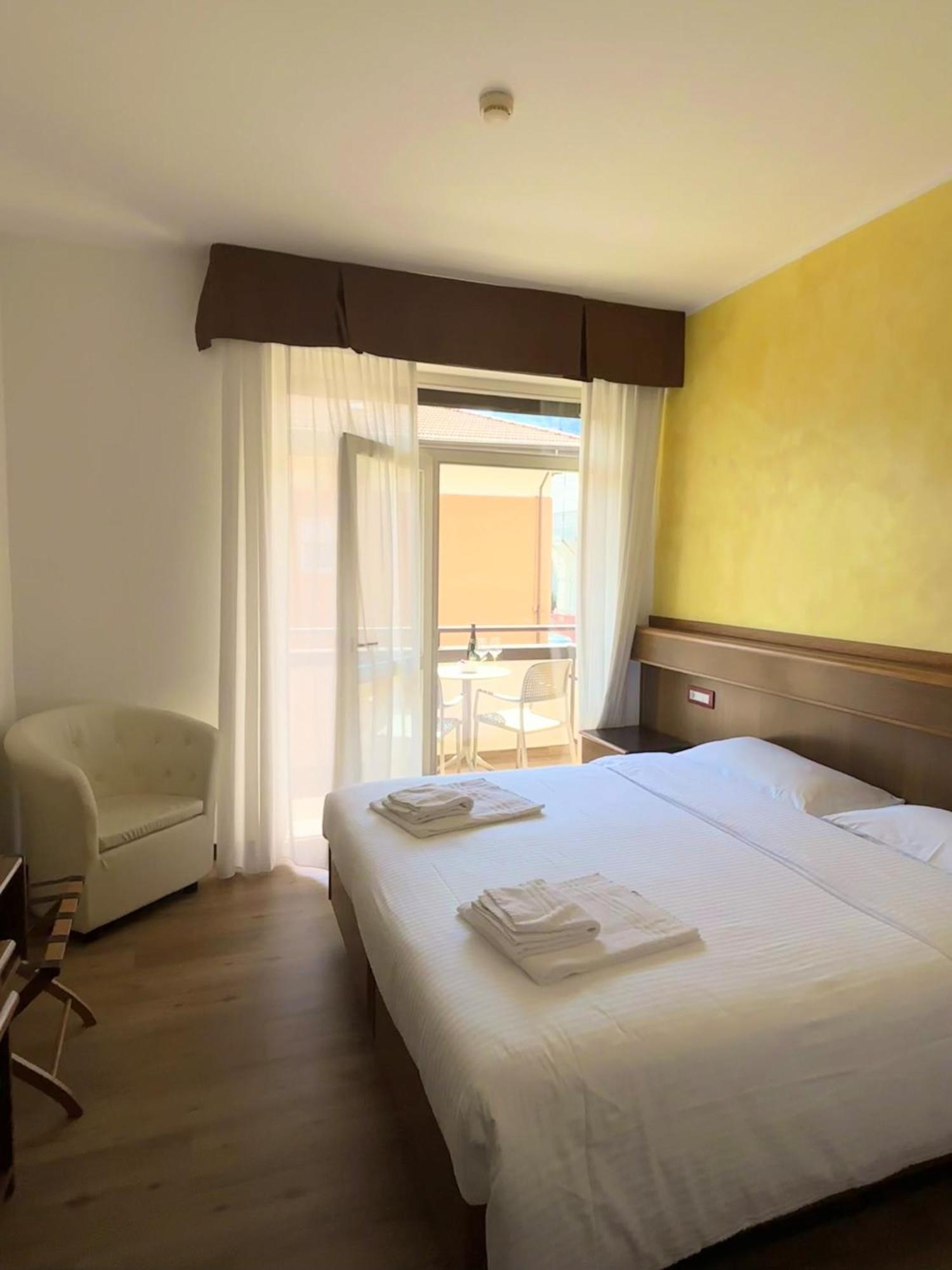 Sunlake Hotel Riva del Garda Exterior photo
