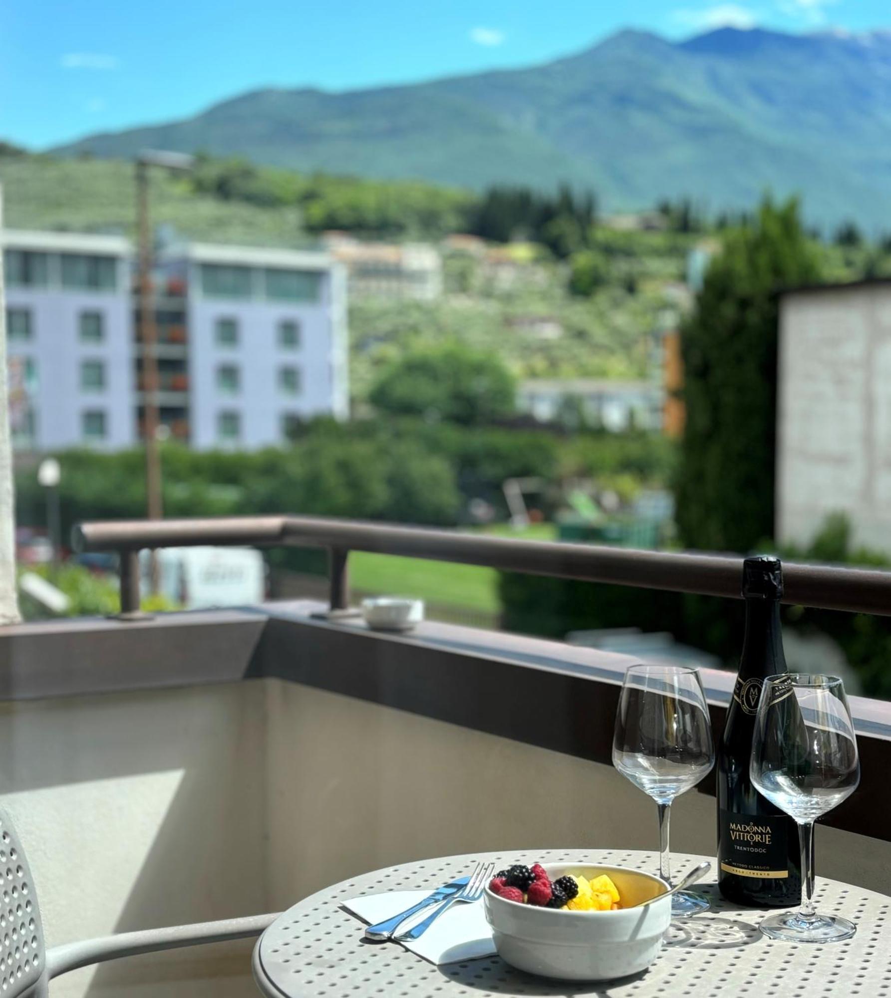 Sunlake Hotel Riva del Garda Exterior photo